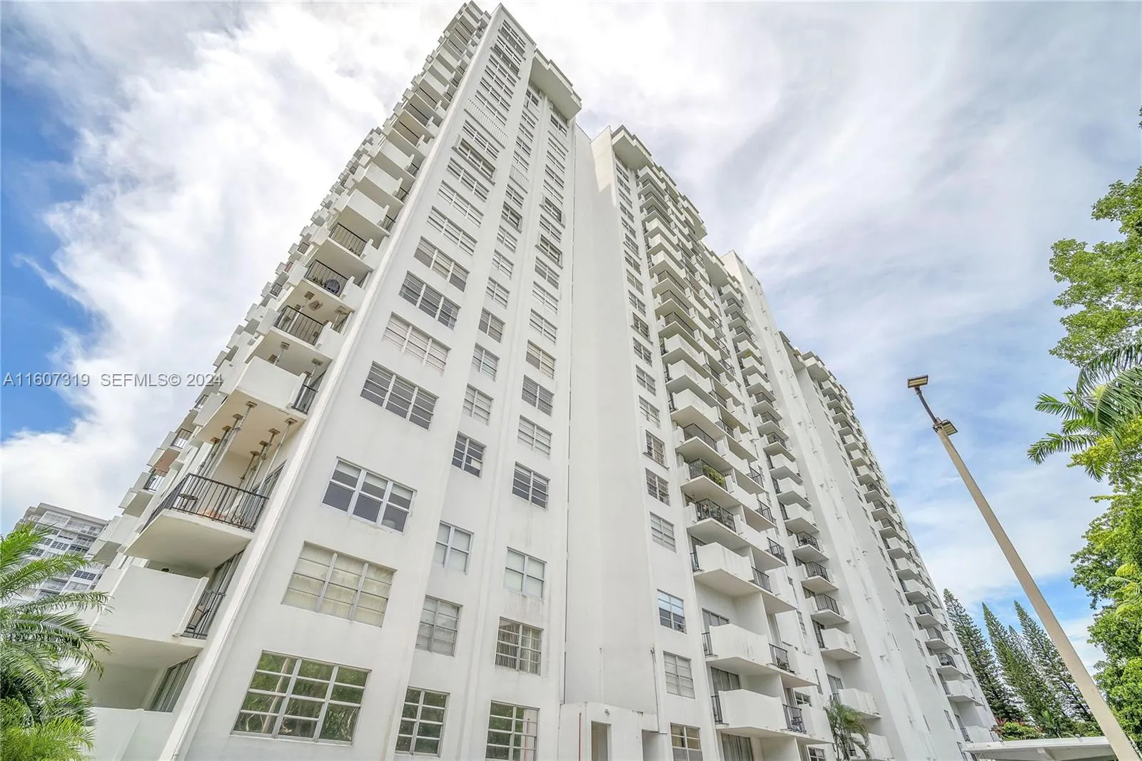 Foto de propiedad en 2780 NE 183rd Street 1601, Aventura, FL 33160 Aventura con MLS# 