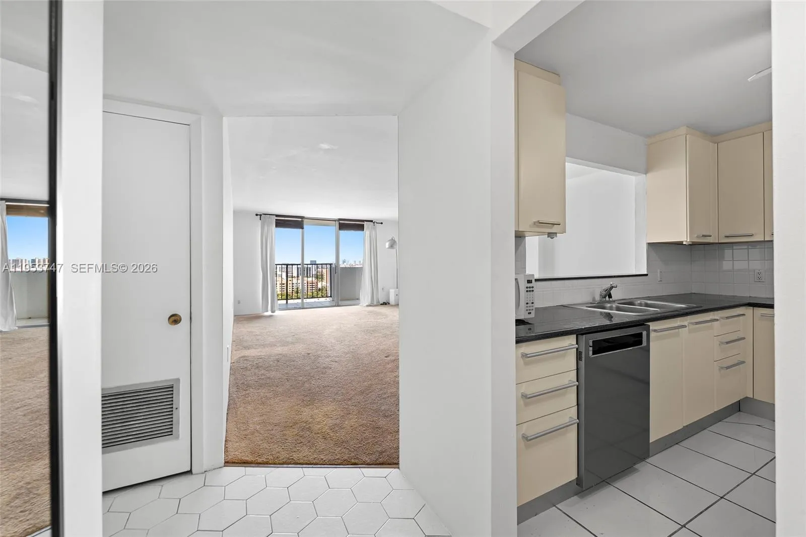 Foto de propiedad en 2780 NE 183rd Street 1911, Aventura, FL 33160 Aventura con MLS# 