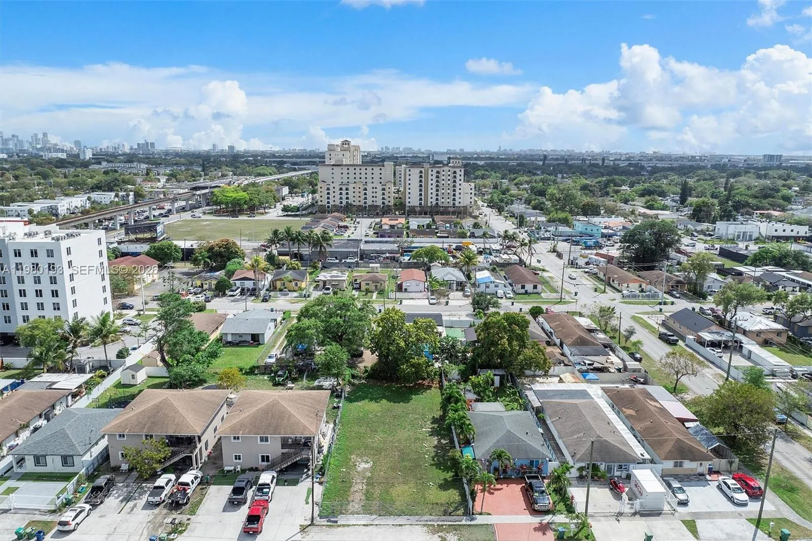 Foto de propiedad en 2780 NW 56th Street, Miami, FL 33142 Miami con MLS# 