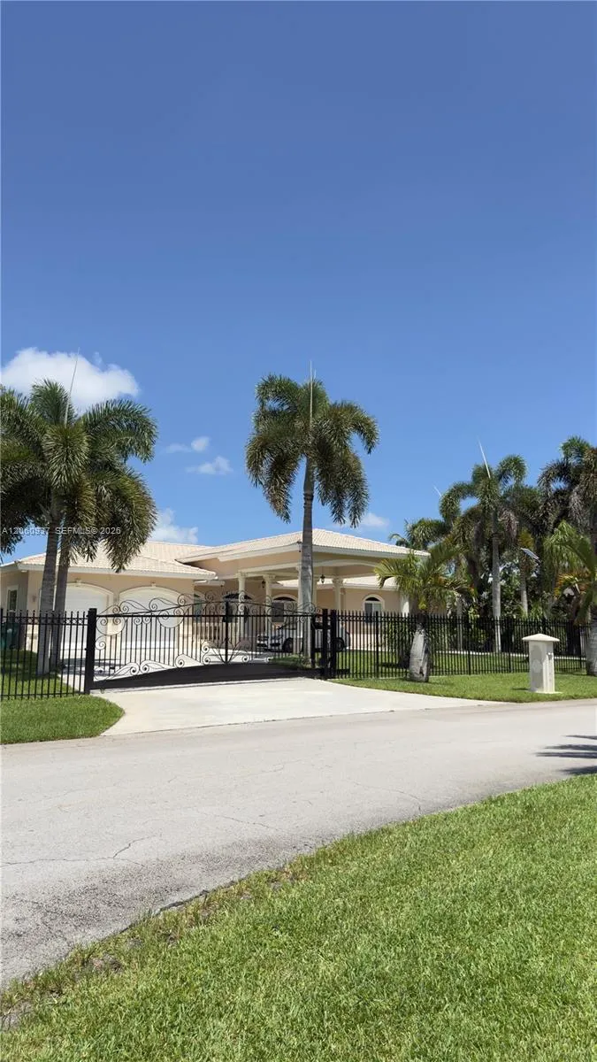 Foto de propiedad en 27803 SW 172nd Place, Homestead, FL 33031 Homestead con MLS# 