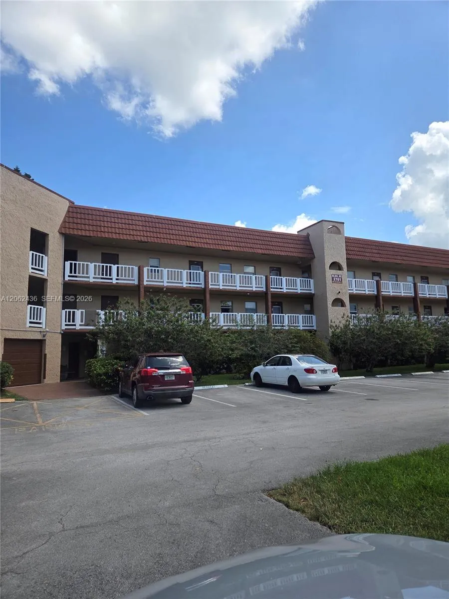 Foto de propiedad en 2781 N Pine Island Road 207, Sunrise, FL 33322 Sunrise con MLS# 