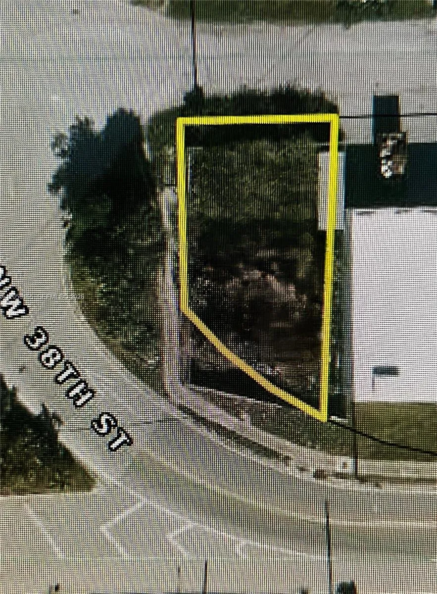 Foto de propiedad en 2781 NW 38th Street, Miami, FL 33142 Miami con MLS# 