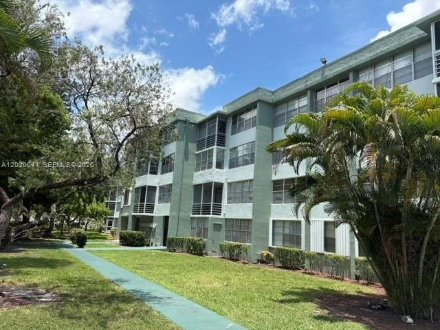 Foto de propiedad en 2781 Taft Street 411, Hollywood, FL 33020 Hollywood con MLS# 