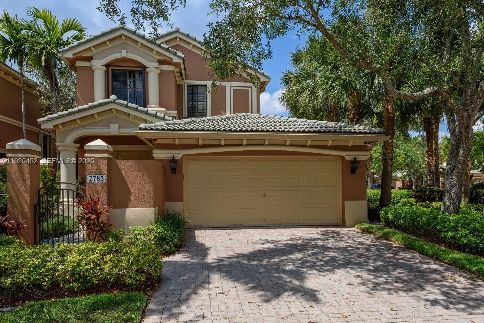 Foto de propiedad en 2782 Kinsington Circle 25-4, Weston, FL 33332 Weston con MLS# 