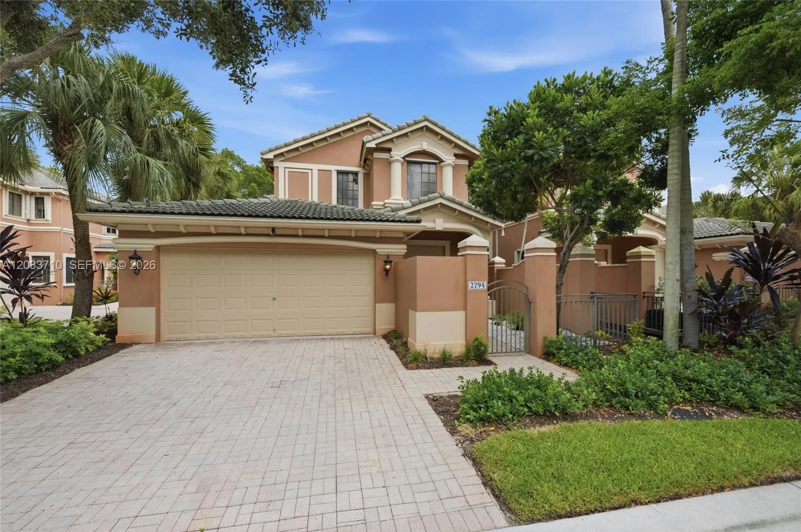 Foto de propiedad en 2794 Kinsington Circle 26-3, Weston, FL 33332 Weston con MLS# 