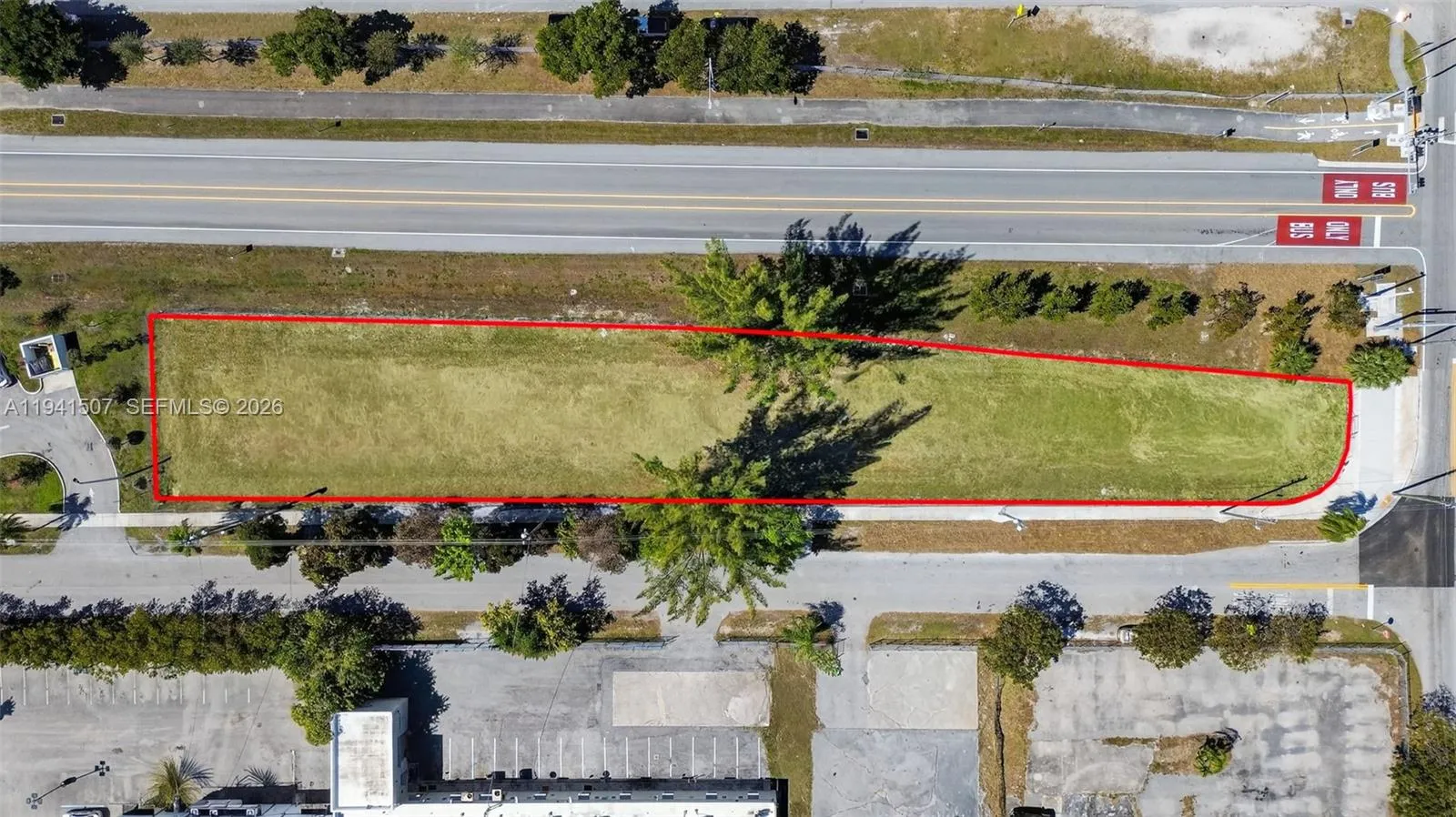 Foto de propiedad en 28,000 Square Feet Of Vacant Available For Lease Land, FL 33157  con MLS# 