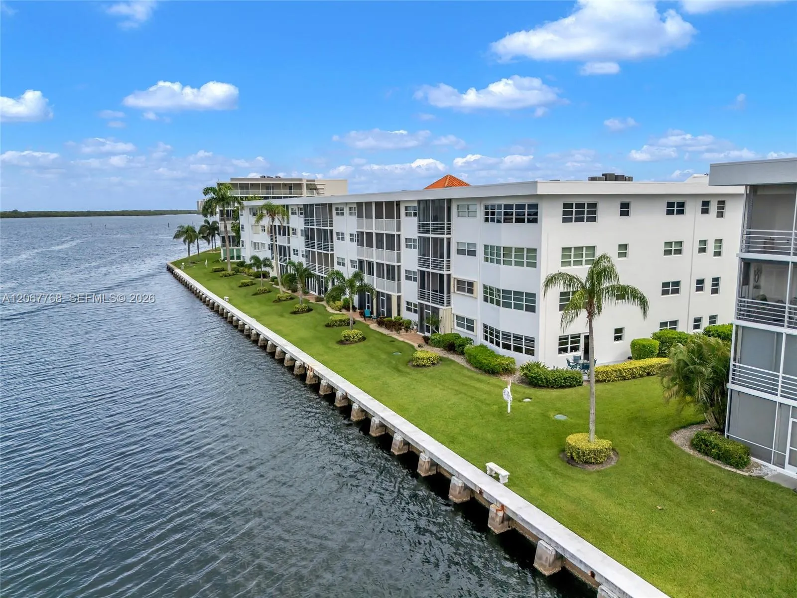 Foto de propiedad en 28 Yacht Club Drive 202, North Palm Beach, FL 33408 North Palm Beach con MLS# 