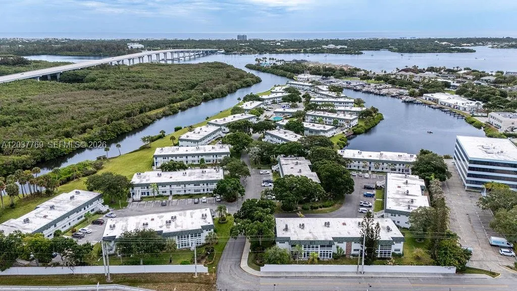 Foto de propiedad en 2800 Indian River Boulevard R9, Vero Beach, FL 32960 Vero Beach con MLS# 