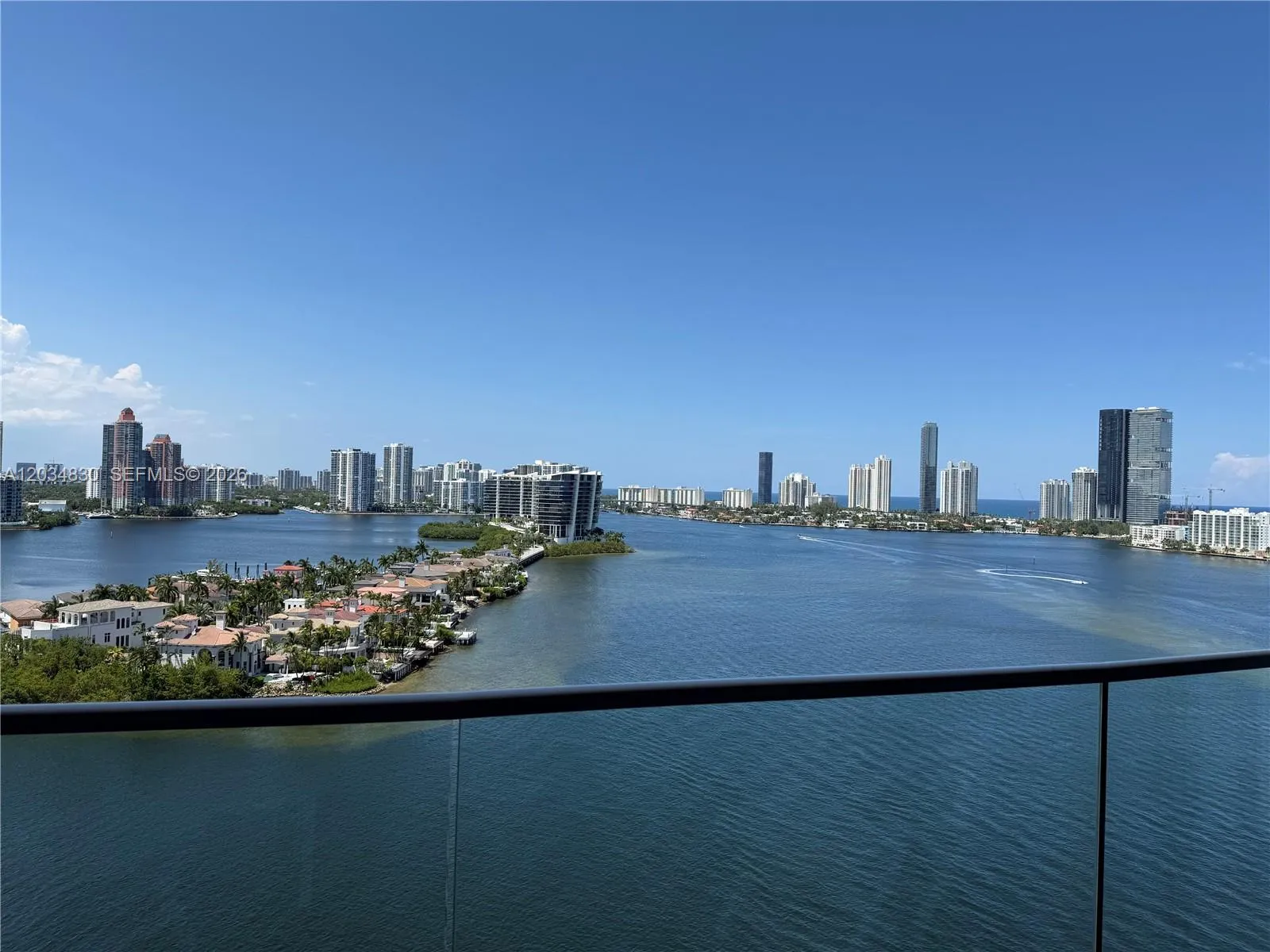 Foto de propiedad en 2800 Island Boulevard 1803, Aventura, FL 33160 Aventura con MLS# 