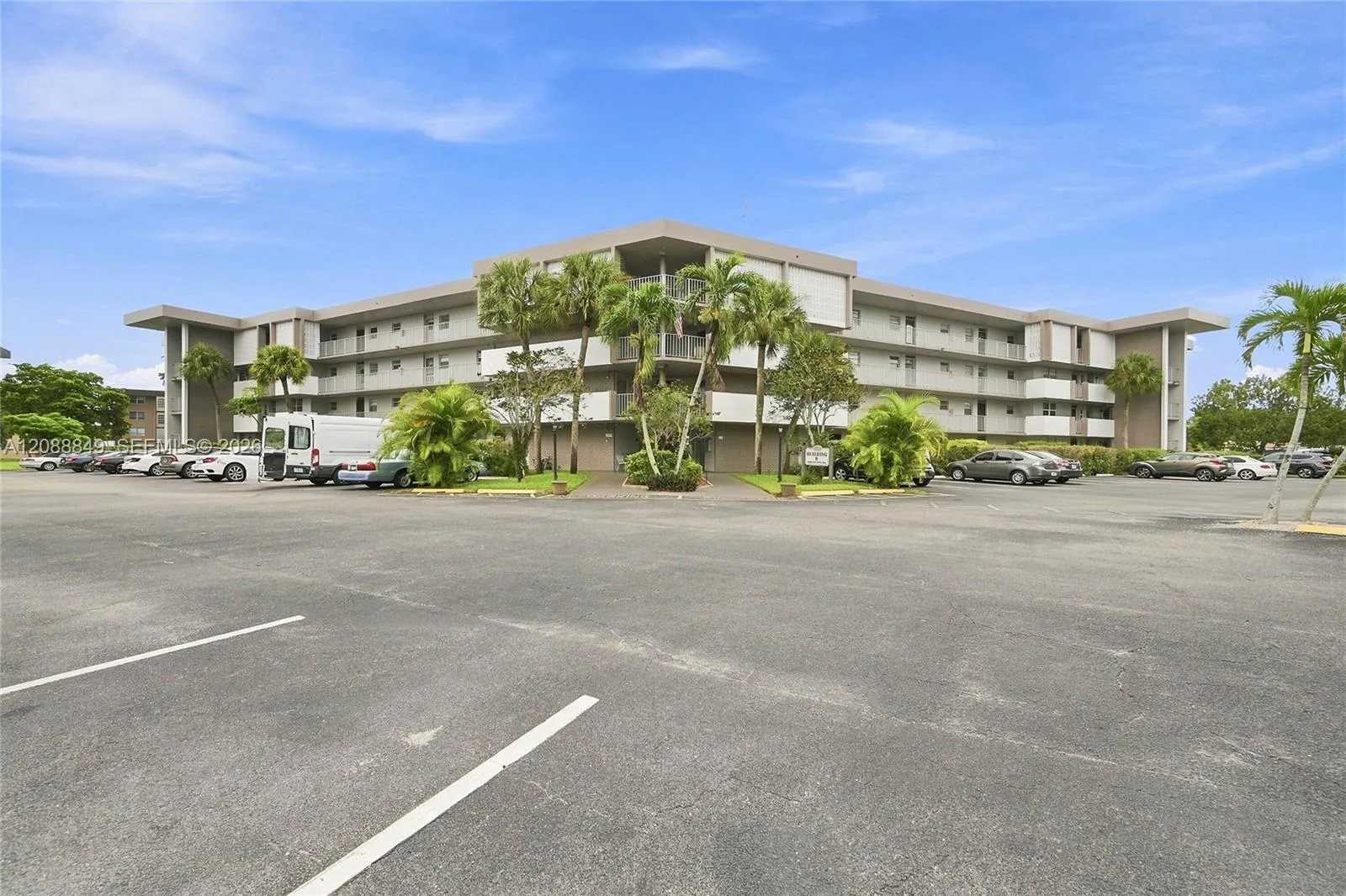 Foto de propiedad en 2800 NW 47th Terrace 206B, Lauderdale Lakes, FL 33313 Lauderdale Lakes con MLS# 