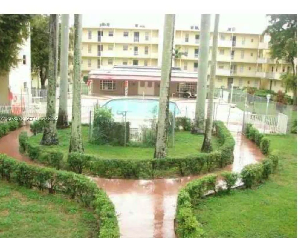 Foto de propiedad en 2800 NW 56th Avenue B201, Lauderhill, FL 33313 Lauderhill con MLS# 