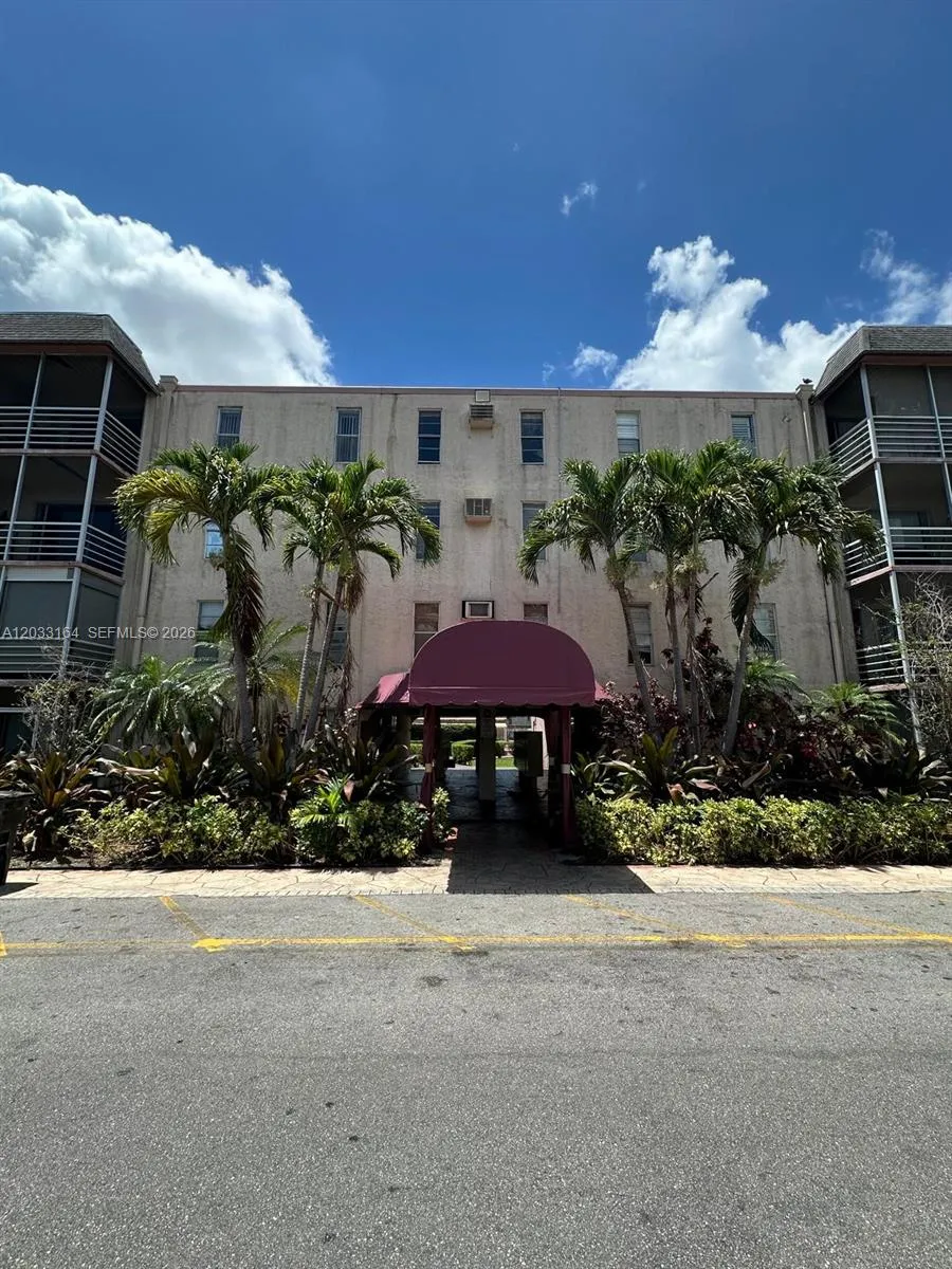 Foto de propiedad en 2800 NW 56th Avenue G201, Lauderhill, FL 33313 Lauderhill con MLS# 