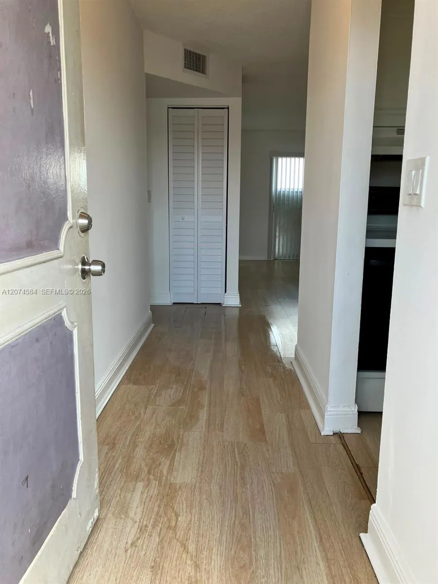 Foto de propiedad en 2800 NW 56th Avenue H405, Lauderhill, FL 33313 Lauderhill con MLS# 