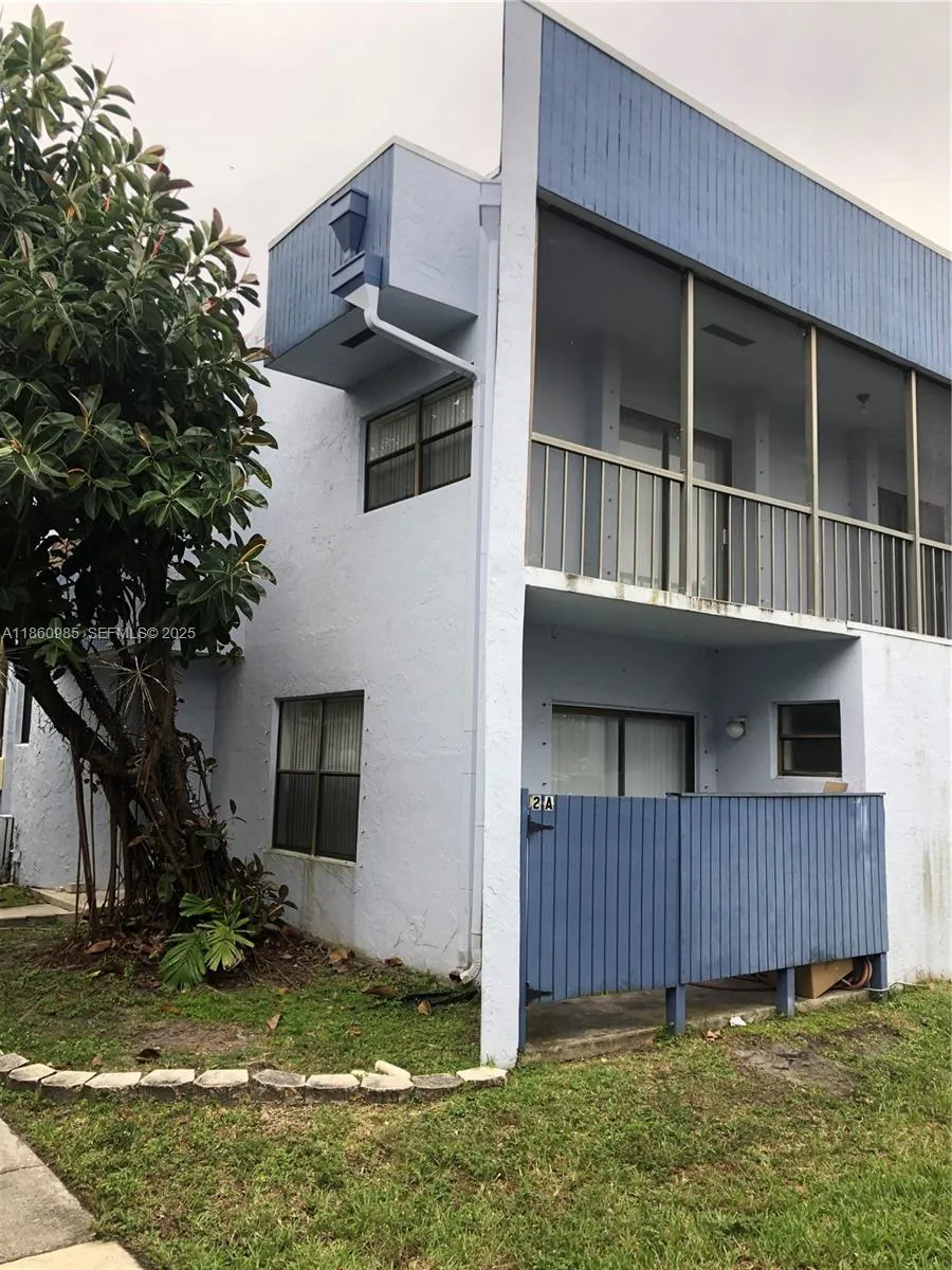 Foto de propiedad en 2800 S University Drive 2A, Davie, FL 33328 Davie con MLS# 