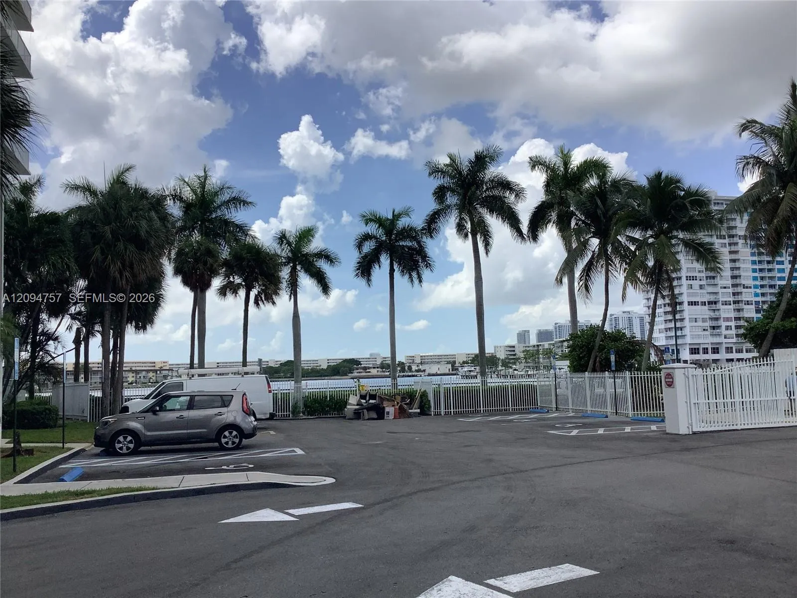 En Venta 2801 NE 183rd Street 111W, Aventura, FL 33160, Aventura, FL 33160