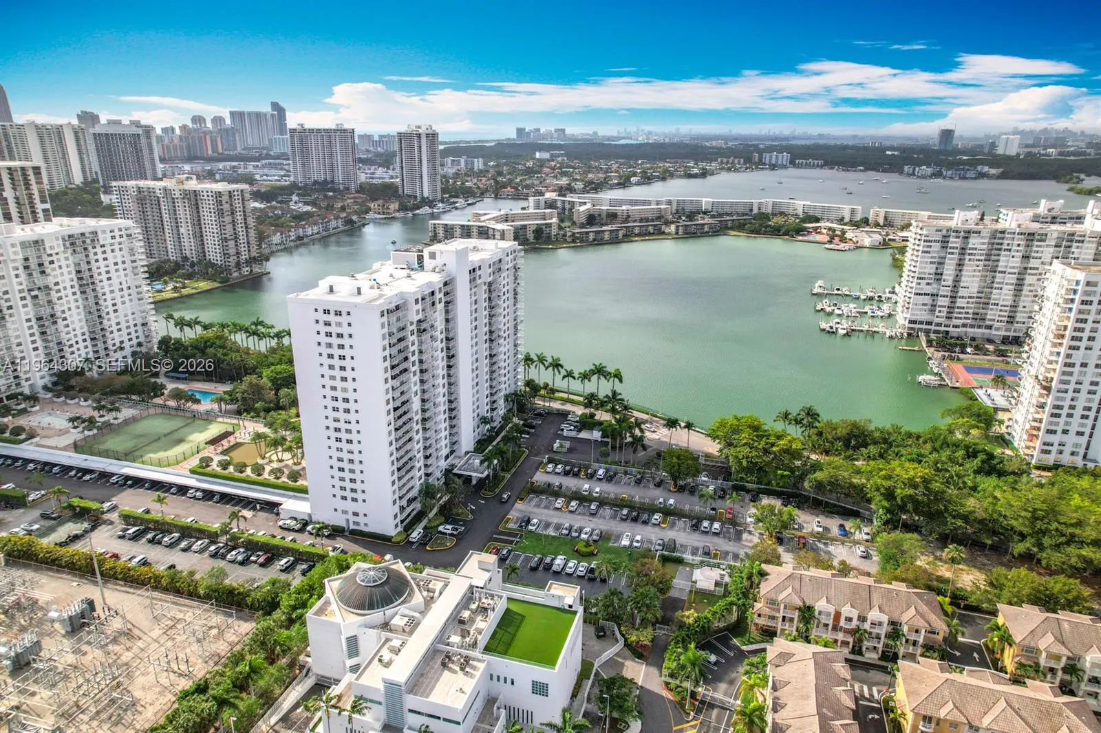 Foto de propiedad en 2801 NE 183rd Street 1504W, Aventura, FL 33160 Aventura con MLS# 