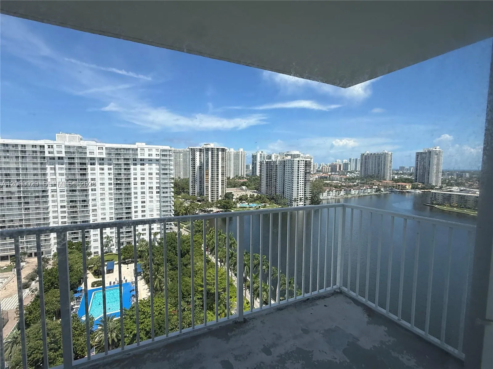 Foto de propiedad en 2801 NE 183rd Street 1914W, Aventura, FL 33160 Aventura con MLS# 