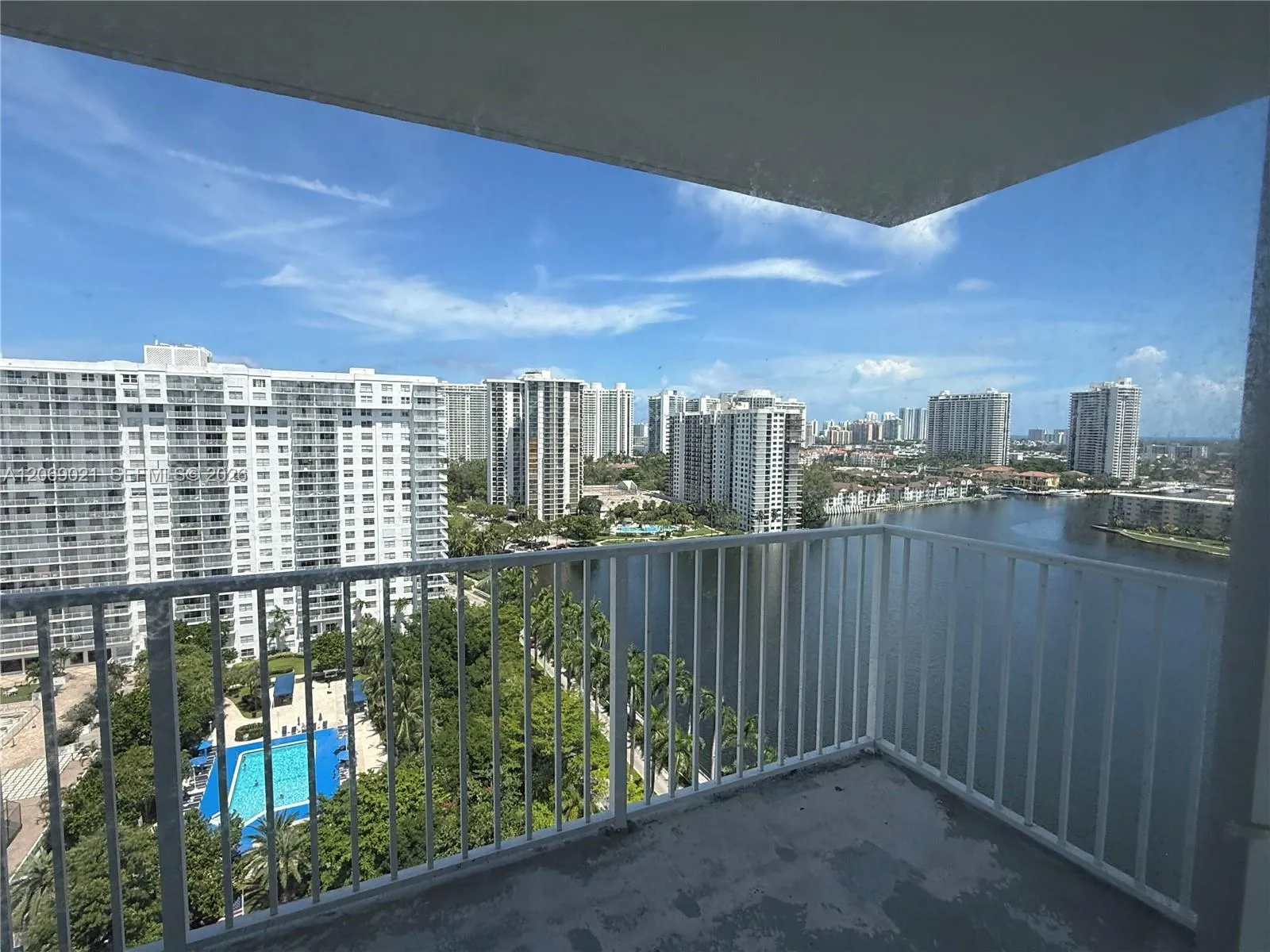 Foto de propiedad en 2801 NE 183rd Street 1914W, Aventura, FL 33160 Aventura con MLS# 