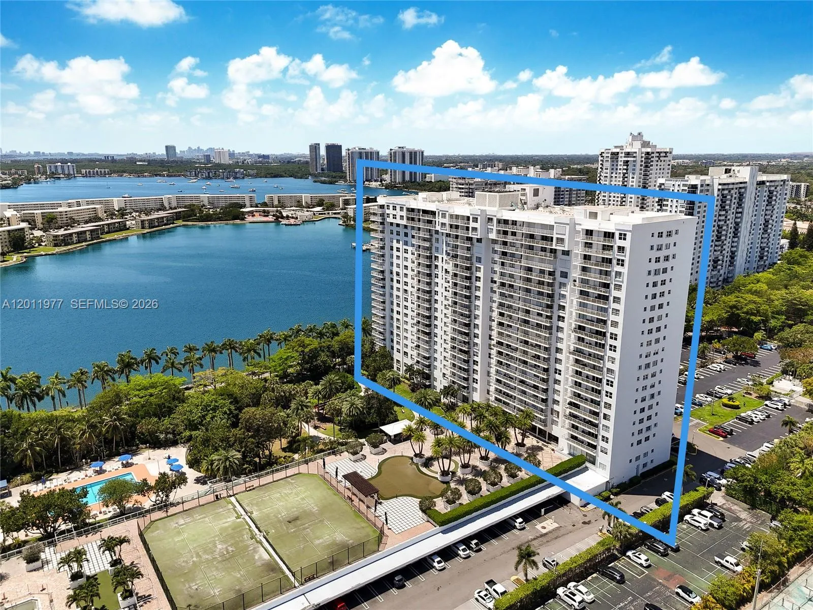 Foto de propiedad en 2801 NE 183rd Street 912W, Aventura, FL 33160 Aventura con MLS# 