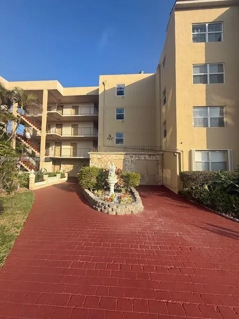 En Venta 2801 Somerset Drive 105, Lauderdale Lakes, FL 33311, Lauderdale Lakes, FL 33311