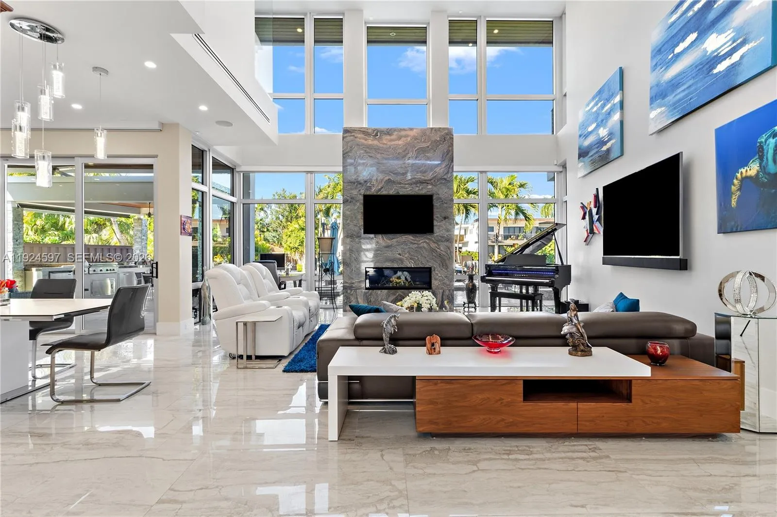 Foto de propiedad en 2809 NE 24th Place, Fort Lauderdale, FL 33305 Fort Lauderdale con MLS# 