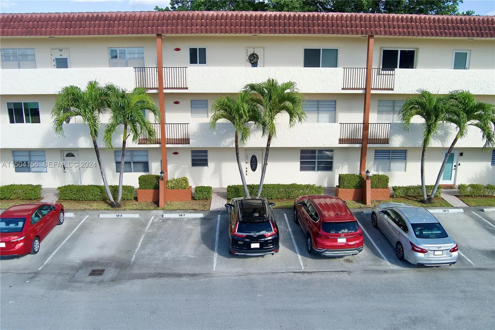 Foto de propiedad en 281 S Hollybrook Drive 103, Pembroke Pines, FL 33025 Pembroke Pines con MLS# 