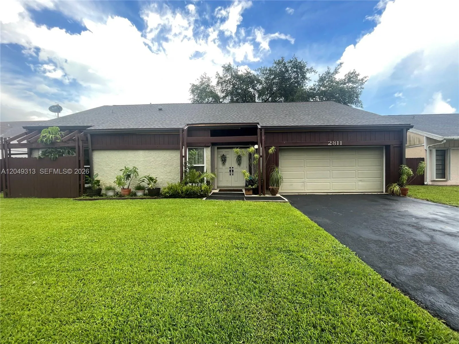 Foto de propiedad en 2811 Devonwood Avenue, Miramar, FL 33025 Miramar con MLS# 