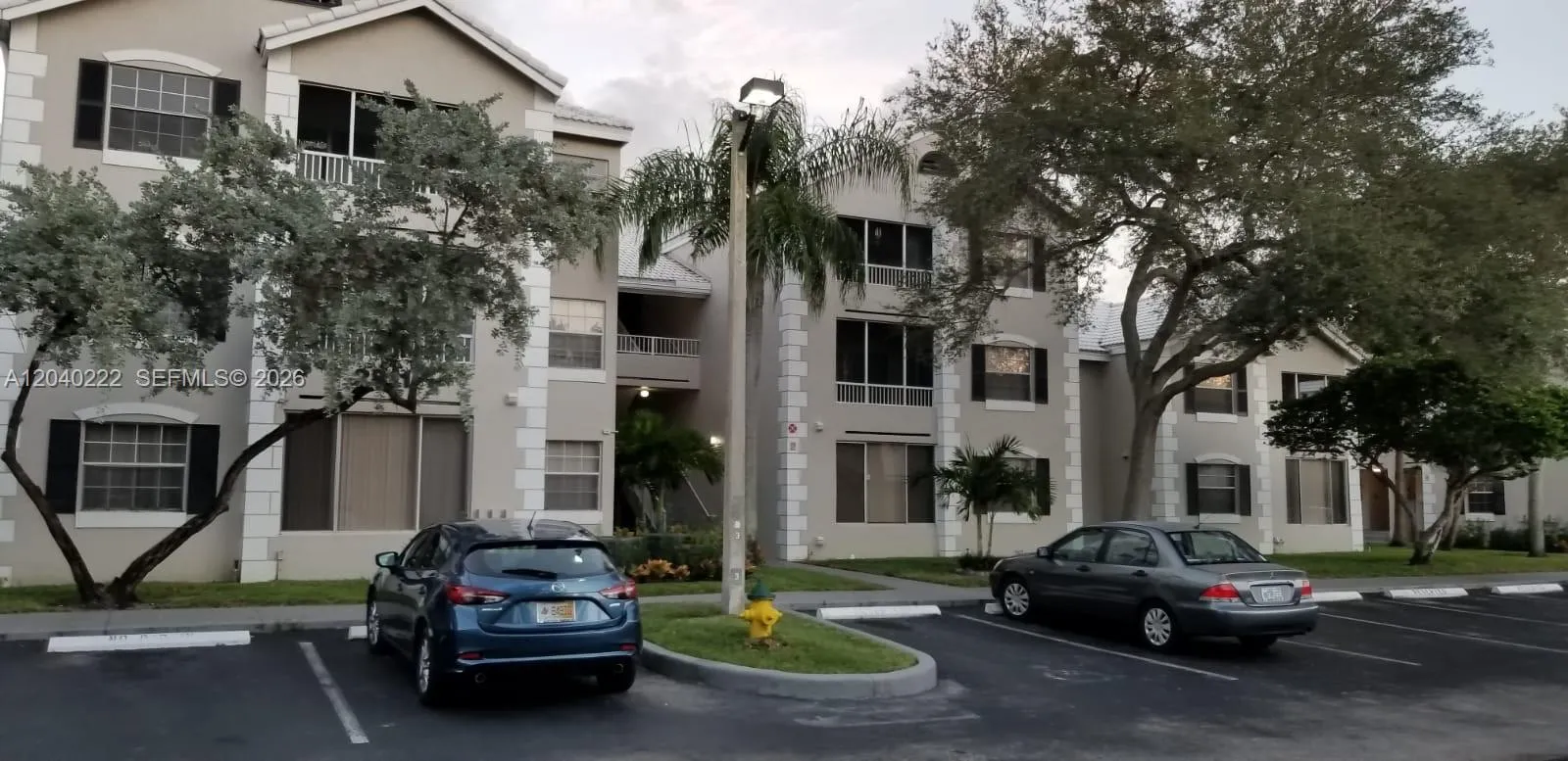 Alquilada 2811 N Oakland Forest Drive 105, Oakland Park, FL 33309, Oakland Park, FL 33309