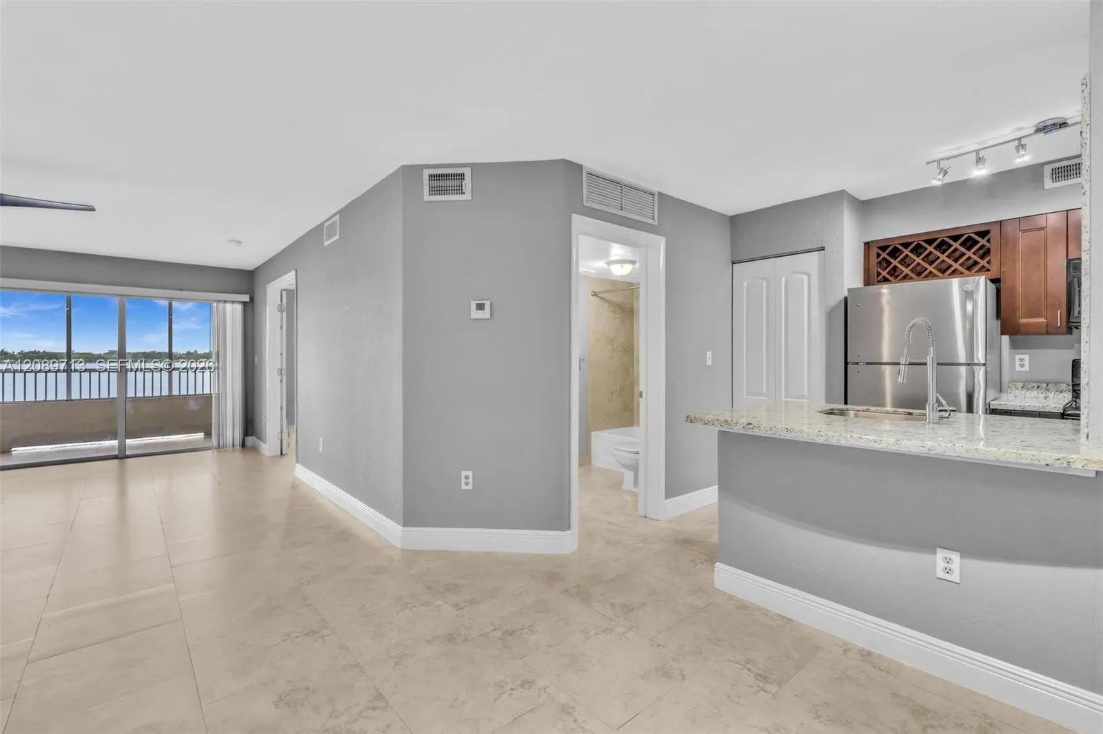 En Renta 2811 N Oakland Forest Drive 205, Oakland Park, FL 33309, Oakland Park, FL 33309