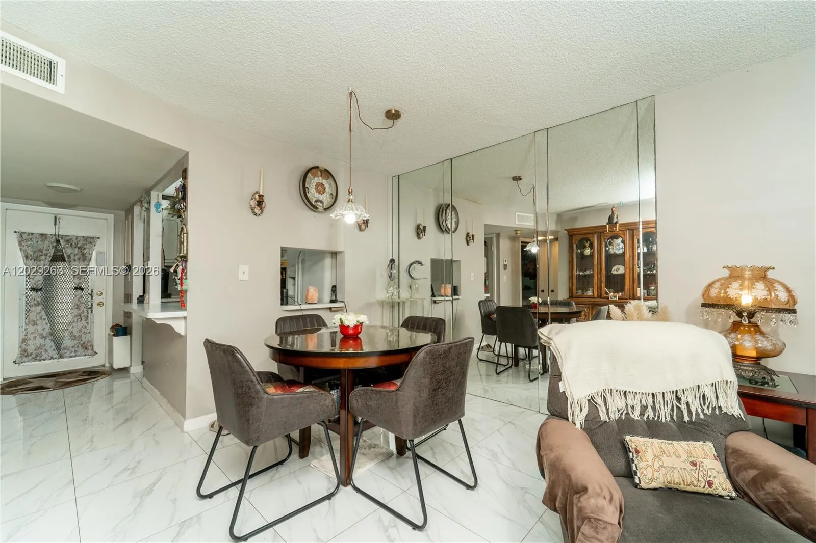 Foto de propiedad en 2811 N Pine Island Road 102, Sunrise, FL 33322 Sunrise con MLS# 