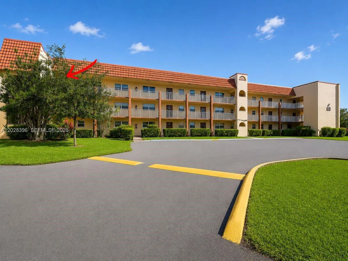 Foto de propiedad en 2811 N Pine Island Road 302, Sunrise, FL 33322 Sunrise con MLS# 
