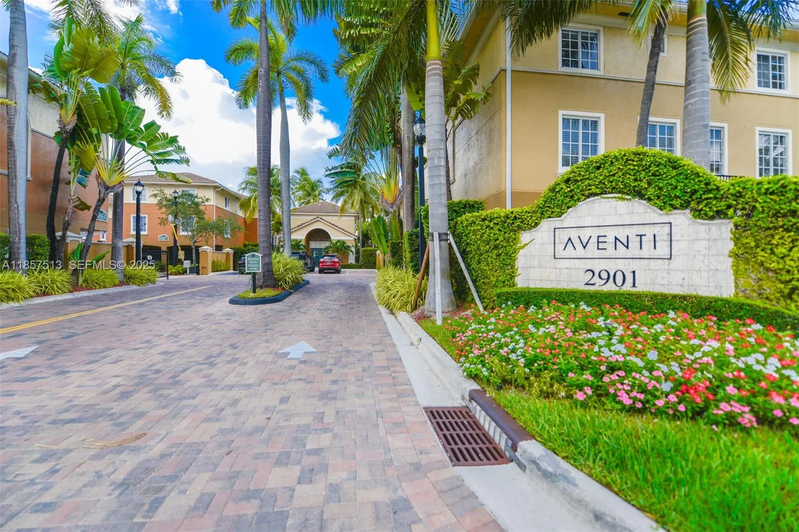 Foto de propiedad en 2811 NE 185th Street 801, Aventura, FL 33180 Aventura con MLS# 