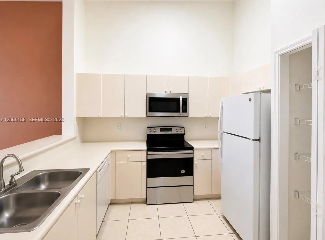 Foto de propiedad en 2811 SE 17th Avenue 206, Homestead, FL 33035 Homestead con MLS# 