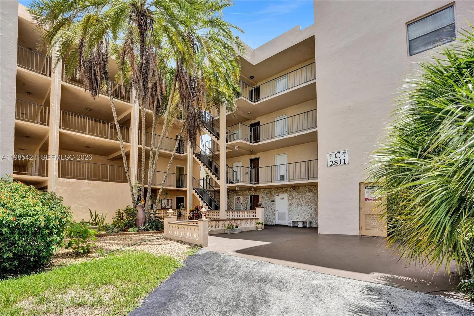 Vendido 2811 Somerset Drive 405, Lauderdale Lakes, FL 33311, Lauderdale Lakes, FL 33311
