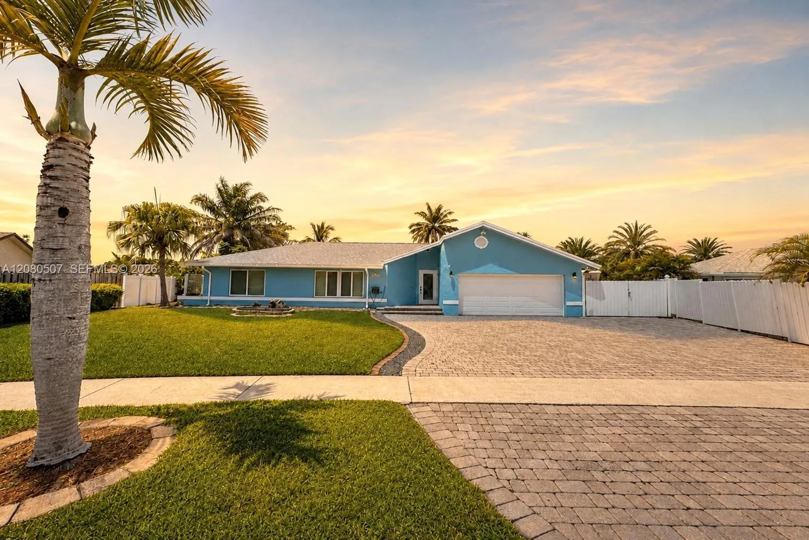 Foto de propiedad en 2811 SW 82nd Way, Davie, FL 33328 Davie con MLS# 