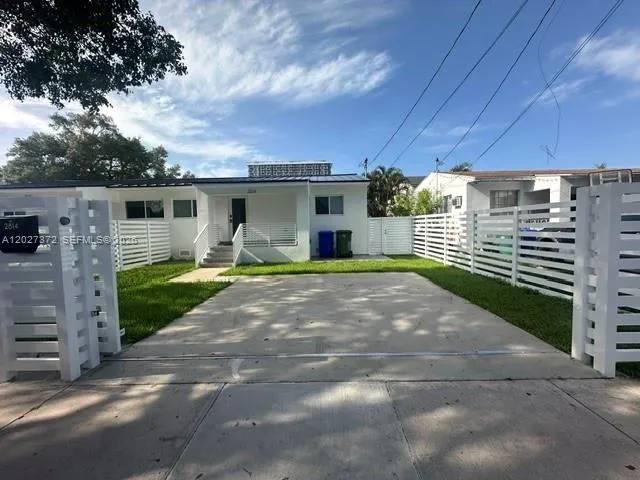 Foto de propiedad en 2814 SW 26th Street 2814, Miami, FL 33133 Miami con MLS# 