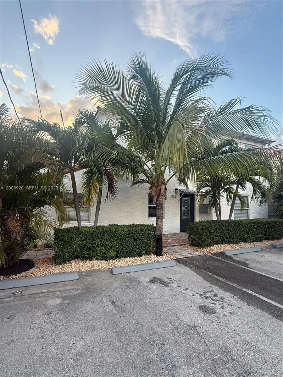 En Renta 2816 Pine Tree Drive 2, Miami Beach, FL 33140, Miami Beach, FL 33140