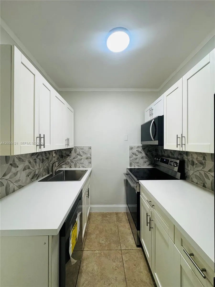 Foto de propiedad en 2816 Pine Tree Drive 3, Miami Beach, FL 33140 Miami Beach con MLS# 