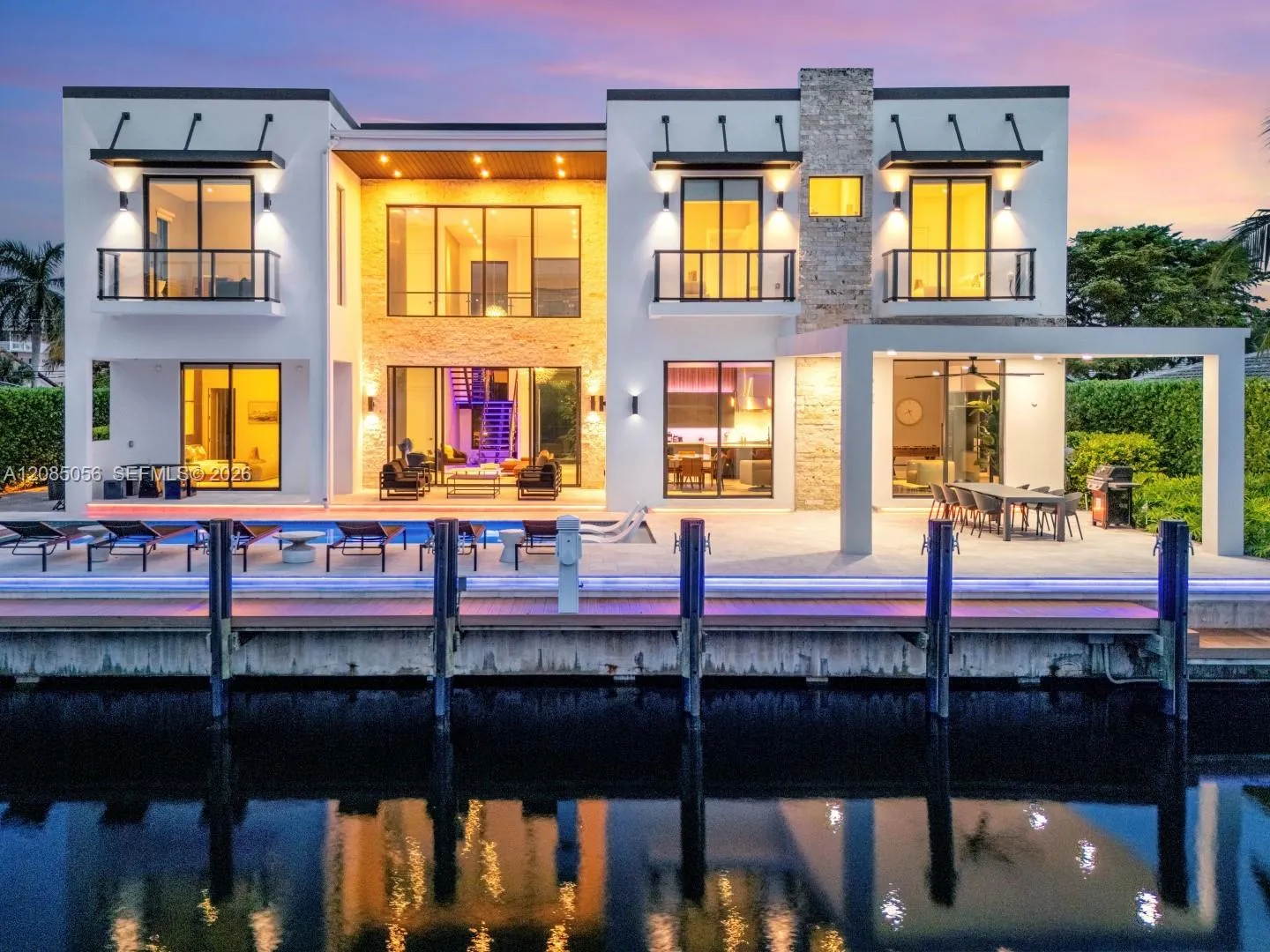Foto de propiedad en 2817 NE 35th Street, Fort Lauderdale, FL 33306 Fort Lauderdale con MLS# 