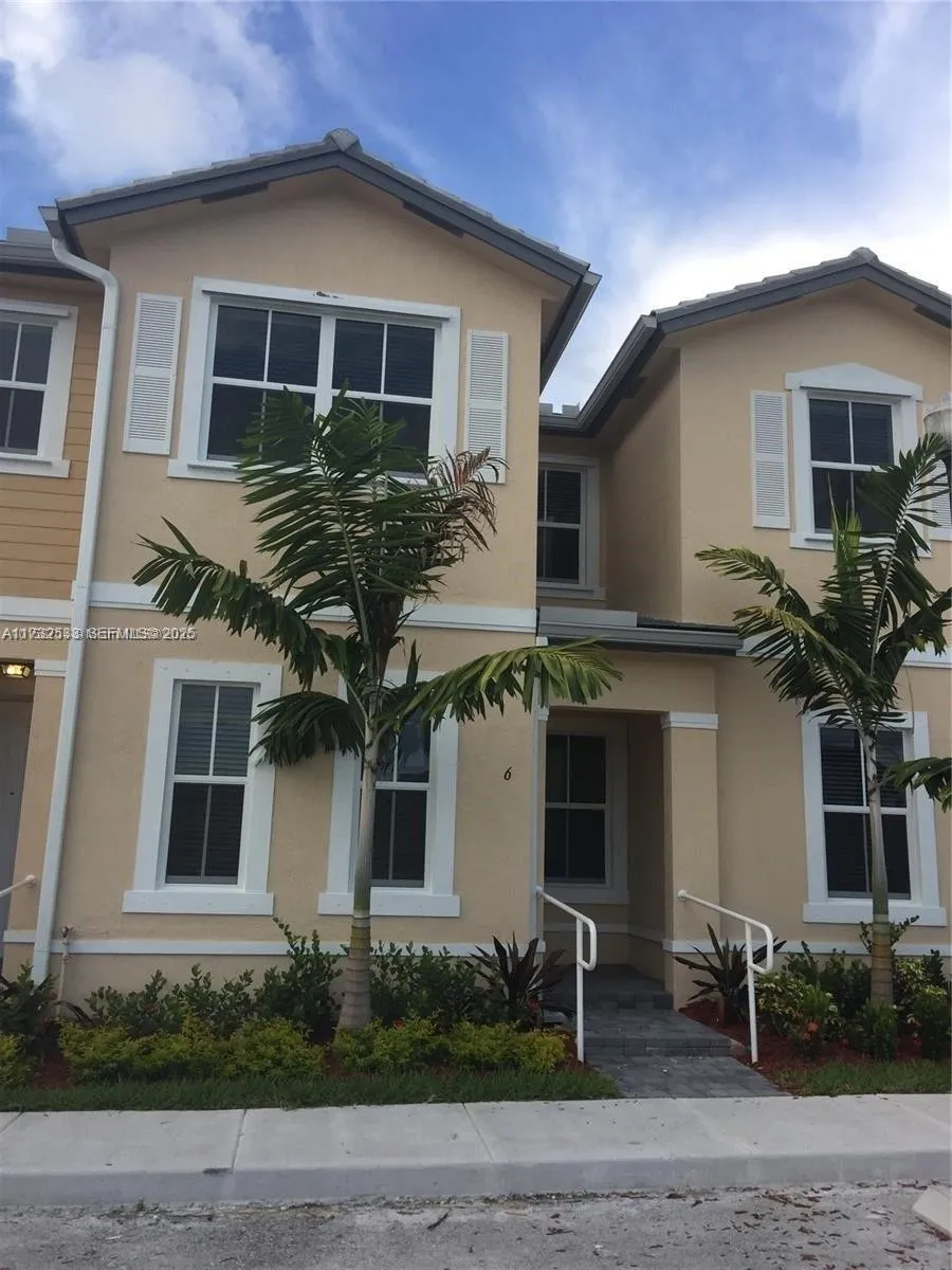 Foto de propiedad en 2819 SE 1st Drive 6, Homestead, FL 33033 Homestead con MLS# 