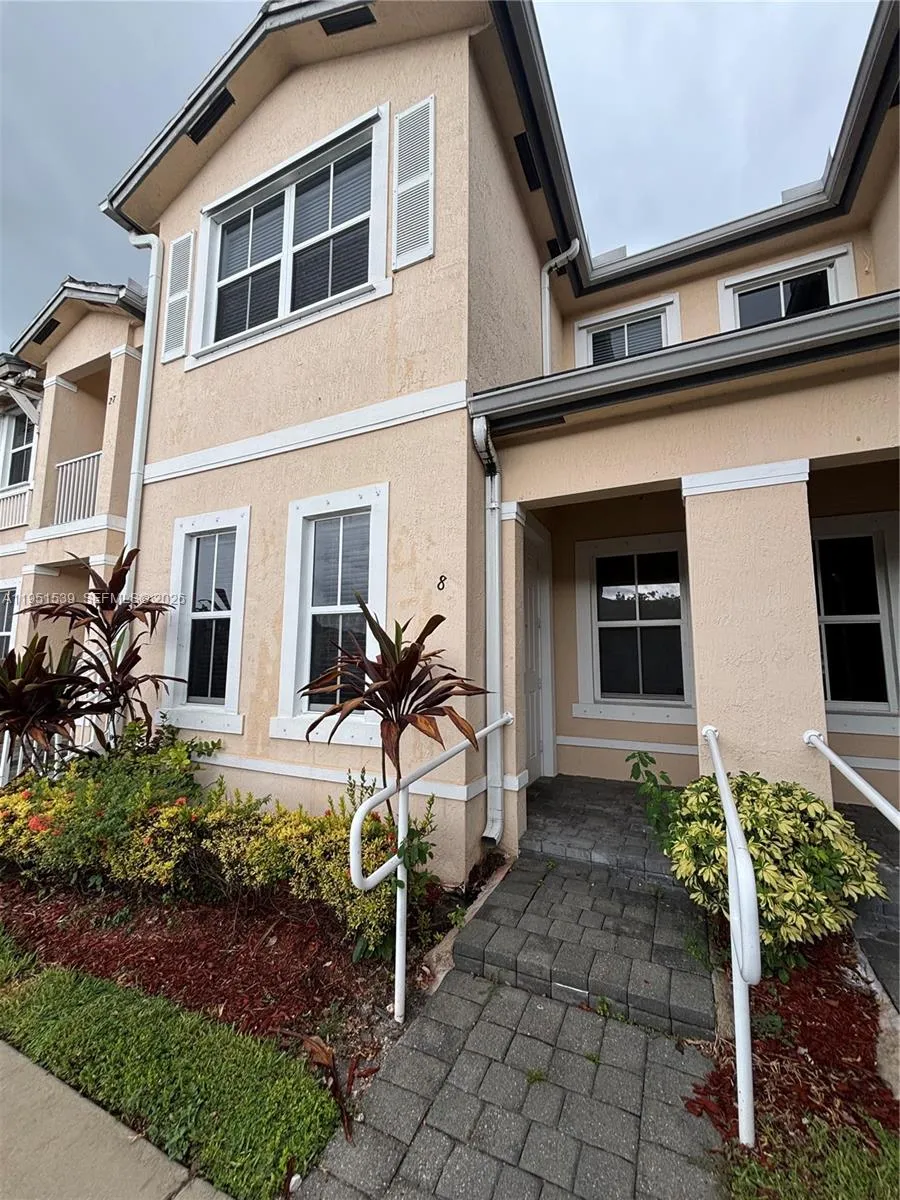 Foto de propiedad en 2819 SE 1st Drive 8, Homestead, FL 33033 Homestead con MLS# 