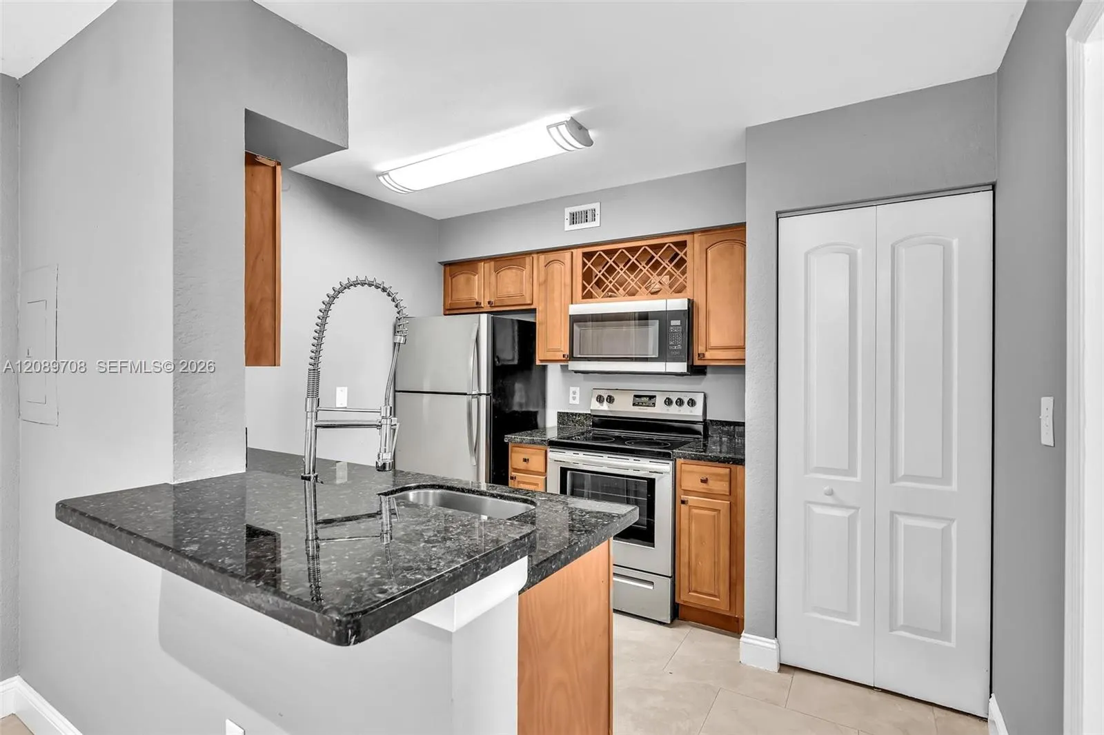 En Renta 2820 N Oakland Forest Drive 102, Oakland Park, FL 33309, Oakland Park, FL 33309