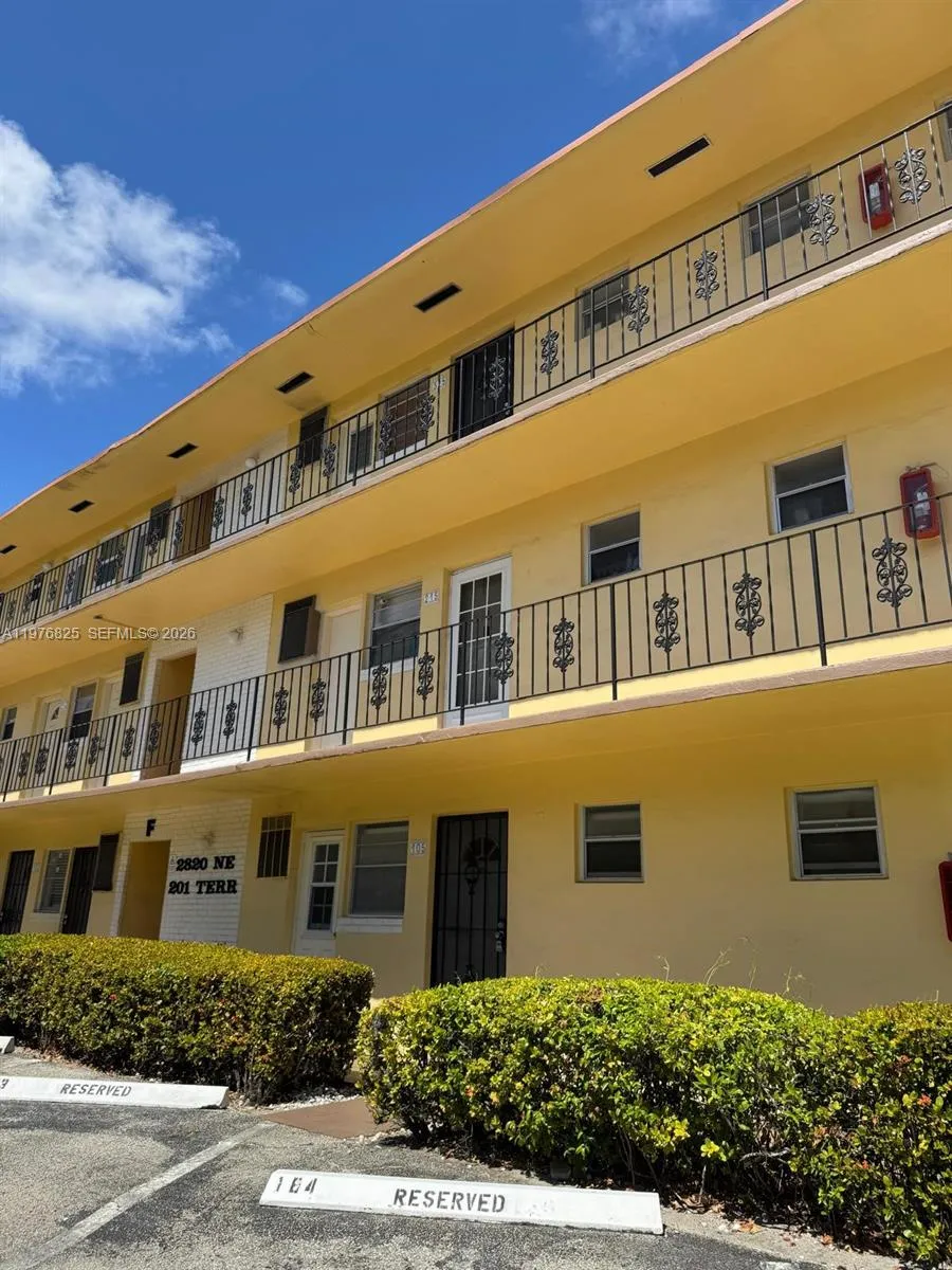 Foto de propiedad en 2820 NE 201st Terrace F215, Aventura, FL 33180 Aventura con MLS# 