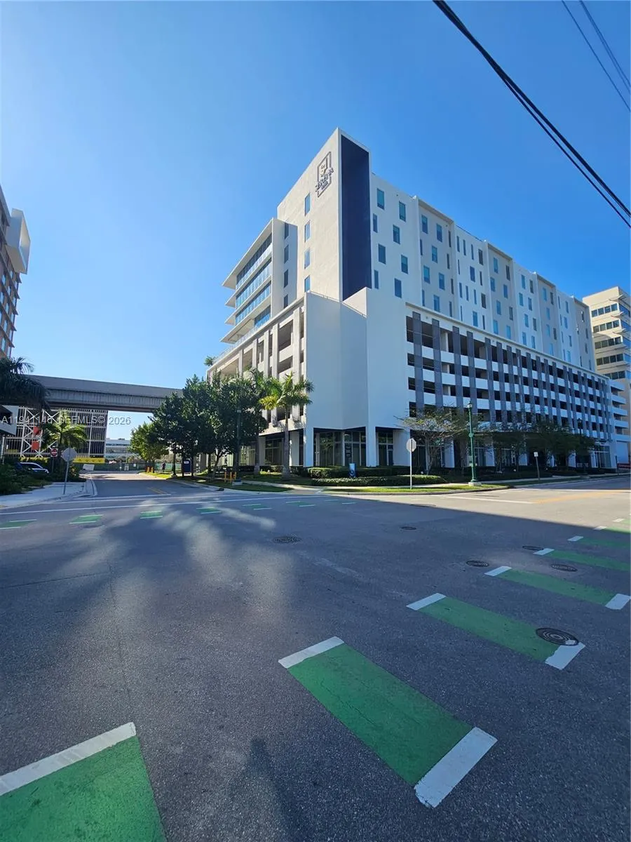 Foto de propiedad en 2820 NE 214 Street UNIT #3,4,5, Aventura, FL 33180 Aventura con MLS# 