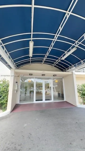 Foto de propiedad en 2821 N Miami Beach Boulevard 4M, North Miami Beach, FL 33160 North Miami Beach con MLS# 
