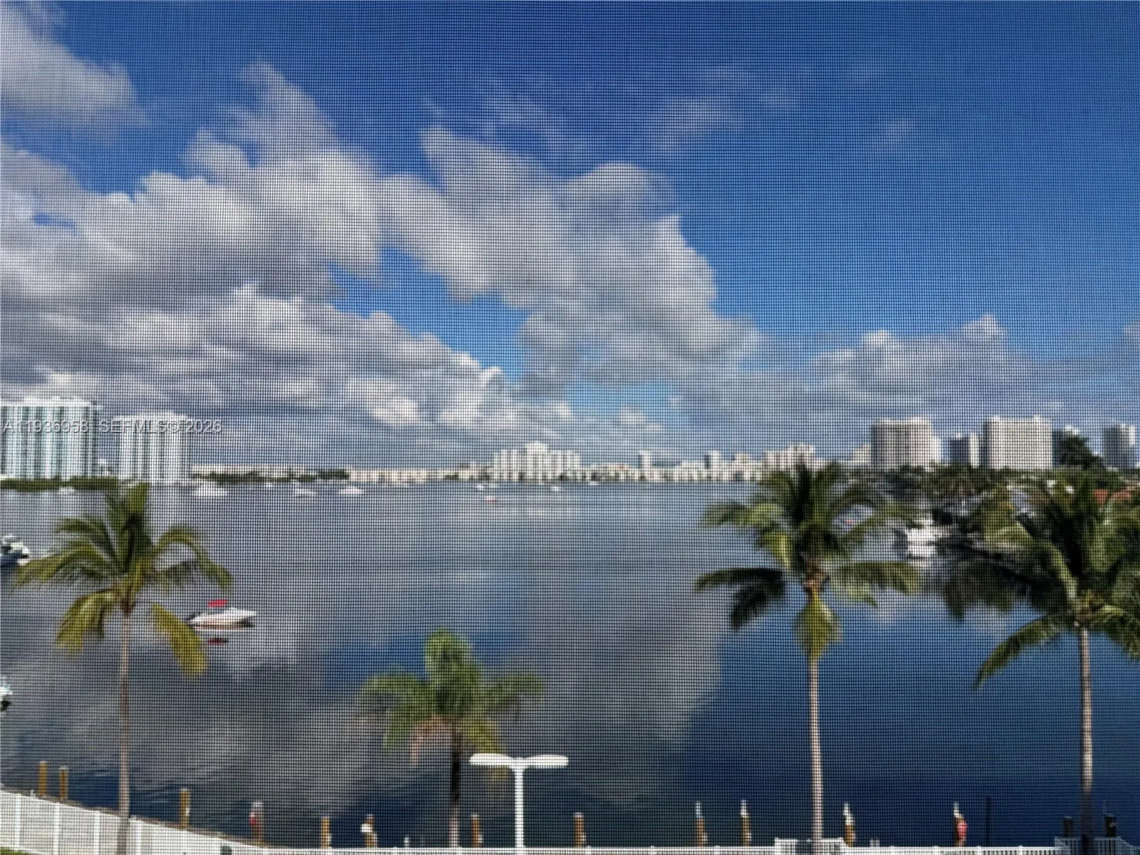 Foto de propiedad en 2821 N Miami Beach Boulevard 5P, North Miami Beach, FL 33160 North Miami Beach con MLS# 