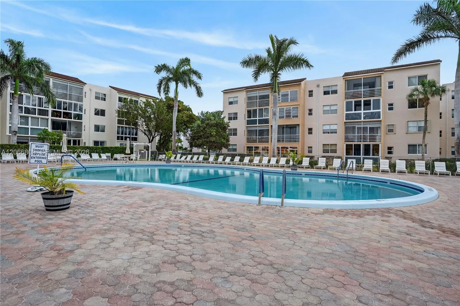 En Venta 2821 Somerset Drive 317, Lauderdale Lakes, FL 33311, Lauderdale Lakes, FL 33311