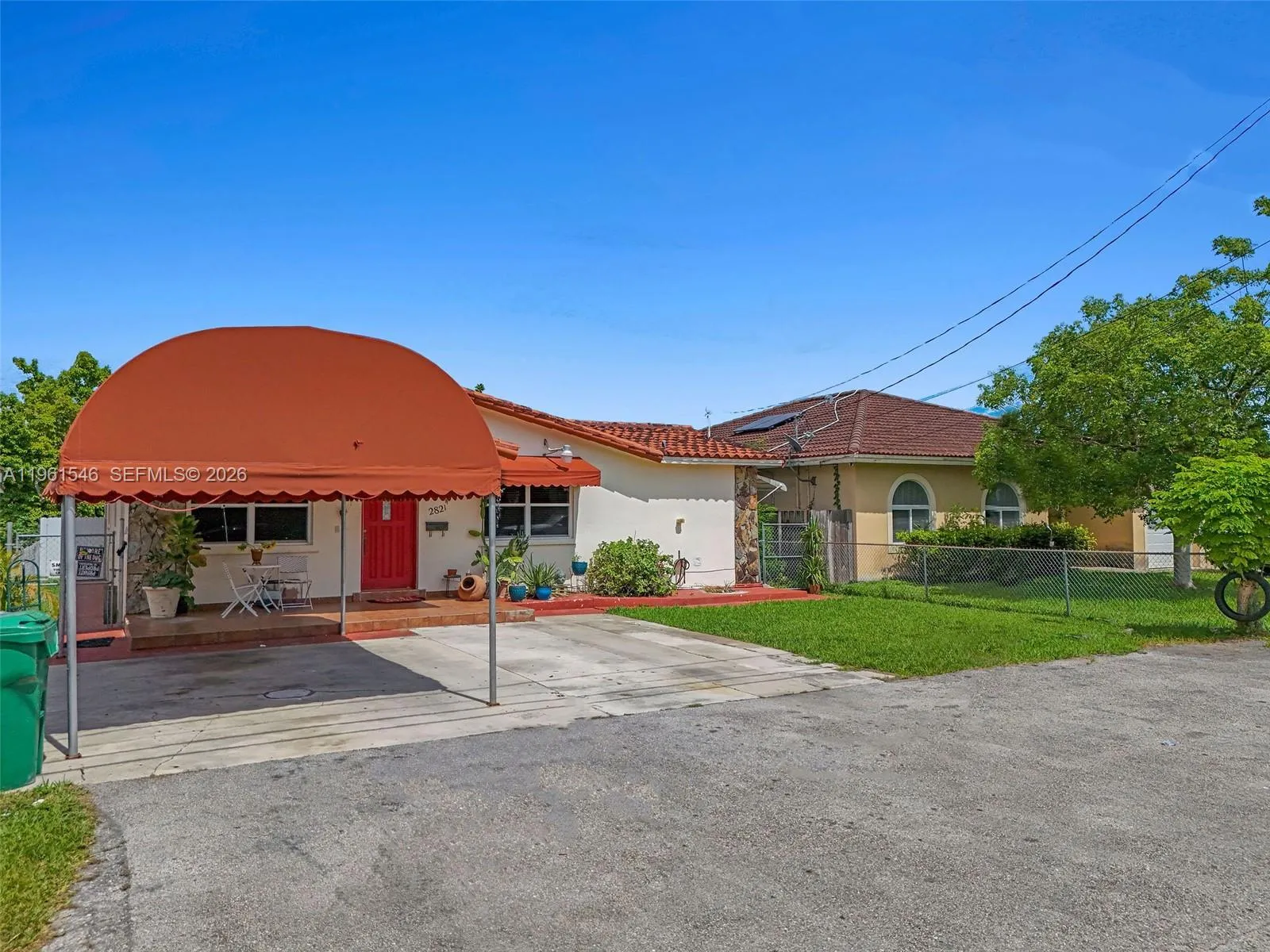 Foto de propiedad en 2821 SW 65th Avenue, Miami, FL 33155 Miami con MLS# 