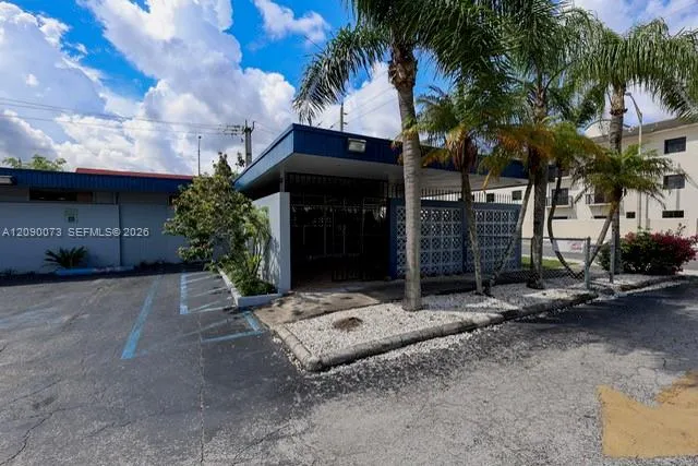 Foto de propiedad en 2825 E 4th Avenue, Hialeah, FL 33013 Hialeah con MLS# 