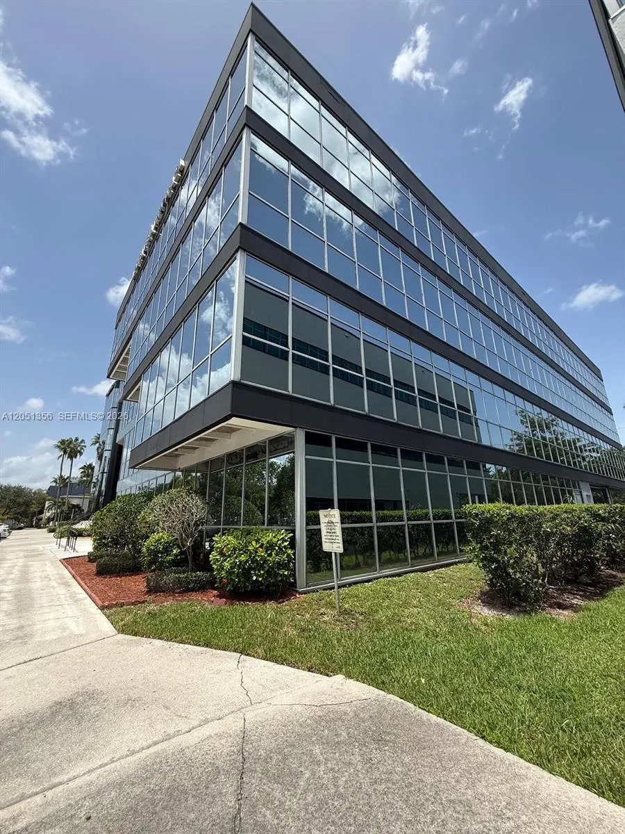 Foto de propiedad en 2825 N University Drive 210, Coral Springs, FL 33065 Coral Springs con MLS# 